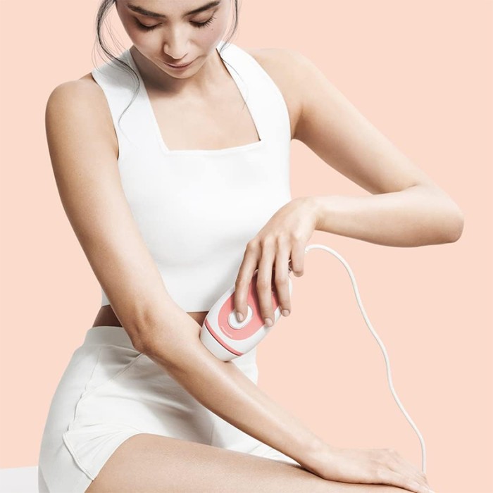Braun Silk Expert Mini IPL Hair Removal Device With 2 Extras Venus Smooth Razor, Travel Pouch
