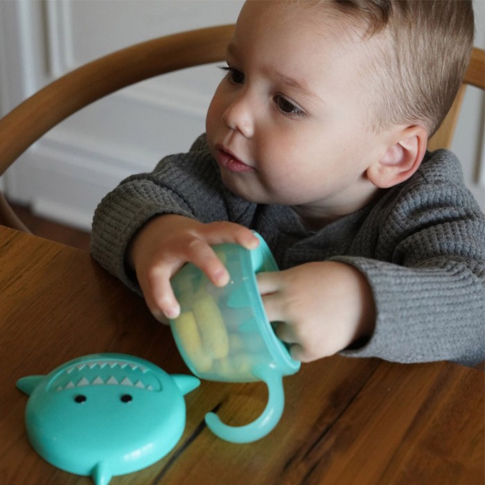 Melii Snack Container With Finger Trap - Turquoise Shark