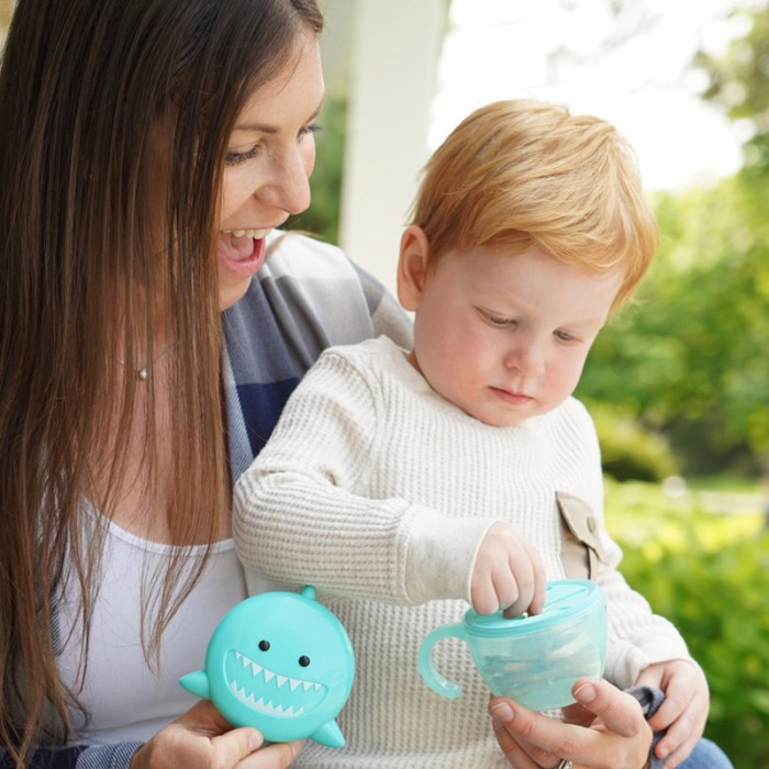 Melii Snack Container With Finger Trap - Turquoise Shark