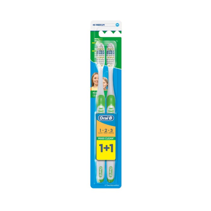 Oral-B Maxi Clean Manual Toothbrush Medium Dual Pack